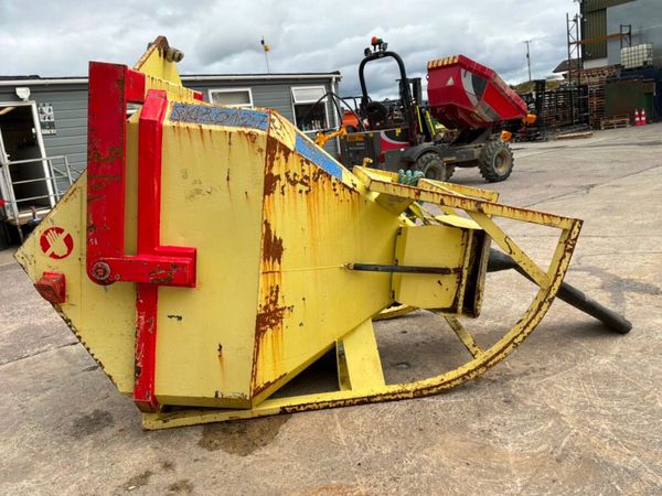 Conquip 2000 litres Concrete pouring skip........1 396023234