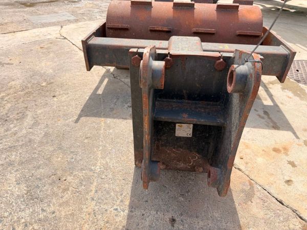 JCB 3CX TRENCH COMPACTOR PAD ROLLER ...5164 396023399