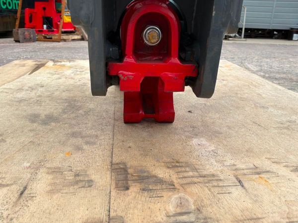 New / unused Strickland Tilting quick hitch....45m 396023305