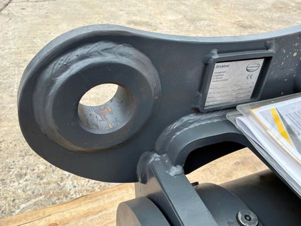 New / unused Strickland Tilting quick hitch....45m 396023311
