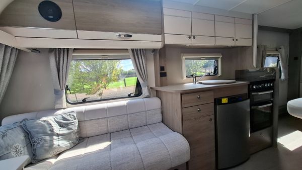 Compass Capiro Island Bed Caravan 396023670