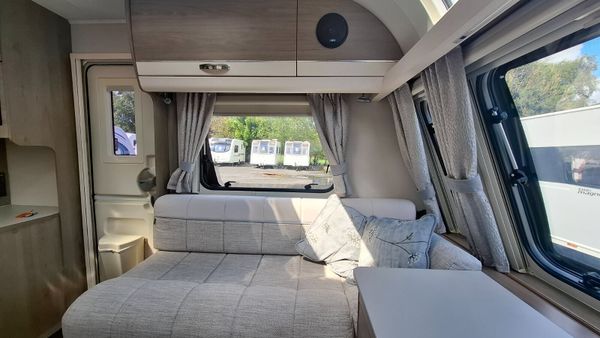 Compass Capiro Island Bed Caravan 396023671