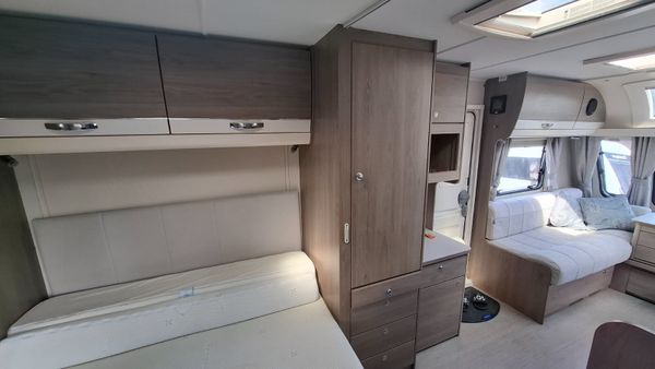 Compass Capiro Island Bed Caravan 396023674