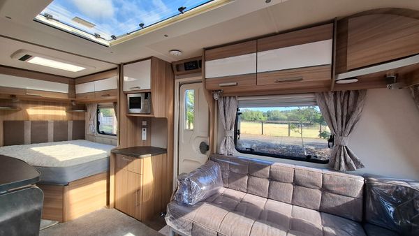 Lunar Lexon Fixed Bed 4 Berth Caravan 396031104