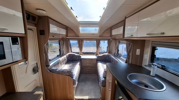 Lunar Lexon Fixed Bed 4 Berth Caravan 396031107