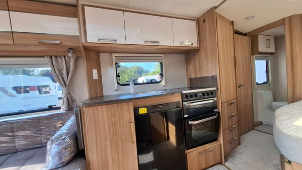 Lunar Lexon Fixed Bed 4 Berth Caravan 396031110