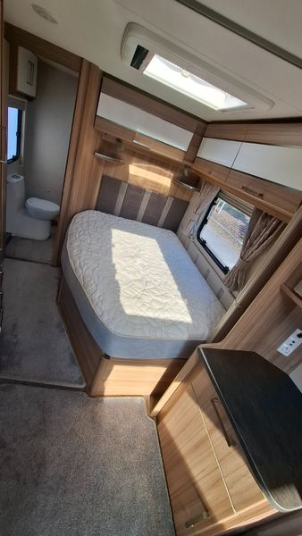 Lunar Lexon Fixed Bed 4 Berth Caravan 396031112
