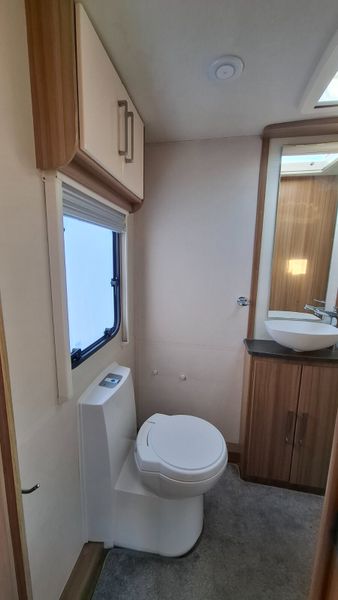 Lunar Lexon Fixed Bed 4 Berth Caravan 396031115