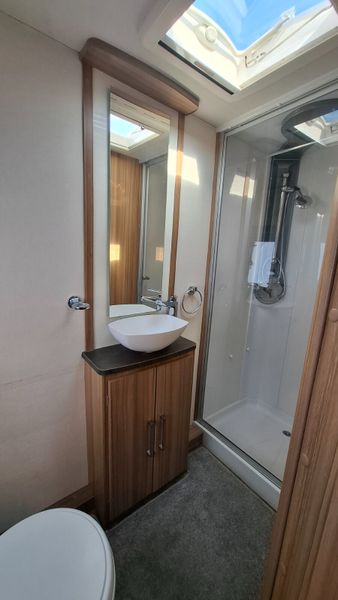 Lunar Lexon Fixed Bed 4 Berth Caravan 396031118