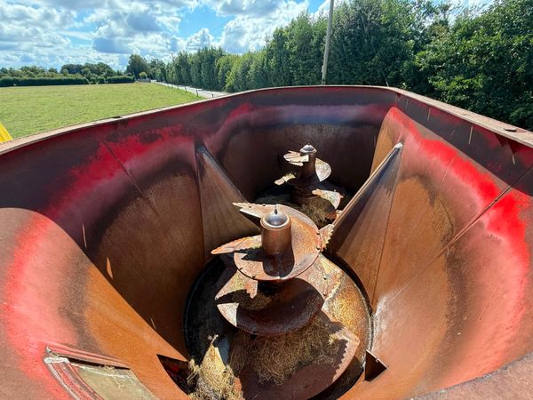 Trioliet Diet Feeder Tub Feeder Spotless****** 396267404