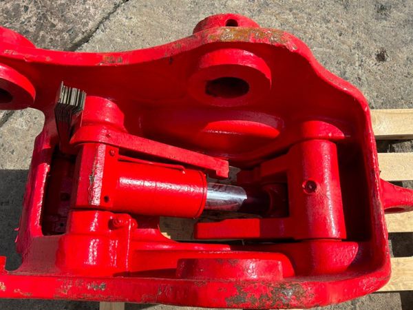 Double locking hydraulic quick hitch...90mm pins.. 396214340