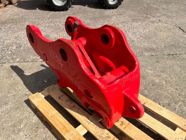 Double locking hydraulic quick hitch...90mm pins.. 396214356