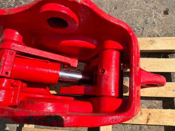 Double locking hydraulic quick hitch...90mm pins.. 396214360