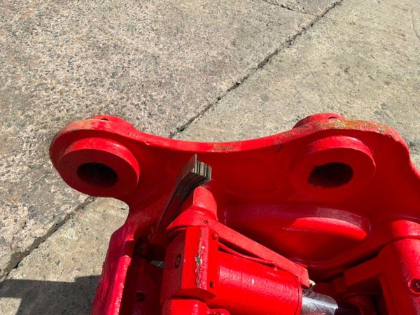 Double locking hydraulic quick hitch...90mm pins.. 396214362