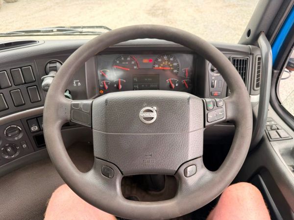 Volvo FM 2009 Volvo FM 450 bhp 13 Litre hook loade 396348621