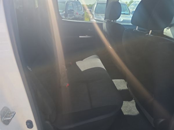 Toyota Hilux 3.0 D4D Invincible 396310261