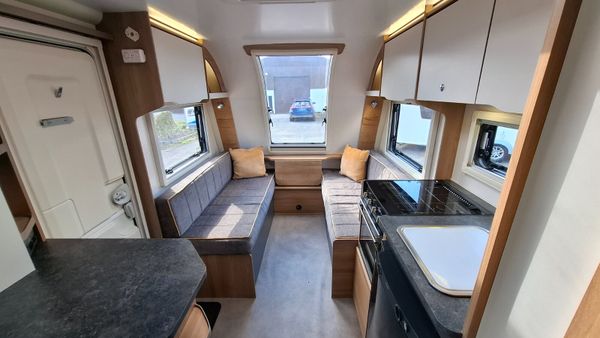 Bailey Discovery D4-4 Caravan 396474469