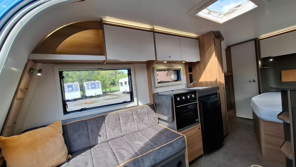 Bailey Discovery D4-4 Caravan 396474471