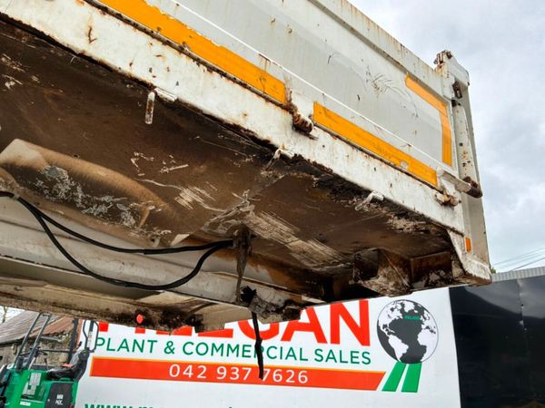 Demountable insulated dropside tipping body......1 396421660