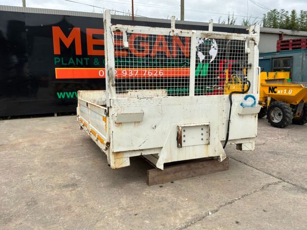 Demountable insulated dropside tipping body......1 396421672