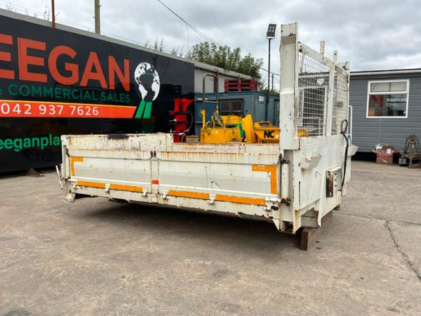 Demountable insulated dropside tipping body......1 396421677