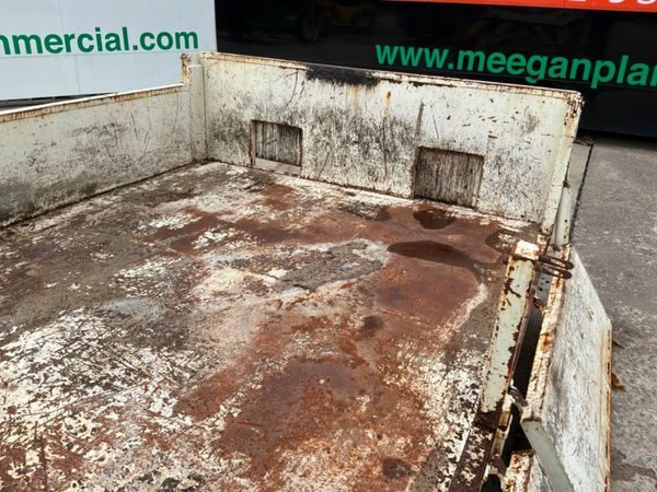 Demountable insulated dropside tipping body......1 396421691