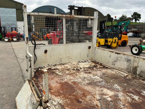 Demountable insulated dropside tipping body......1 396421692