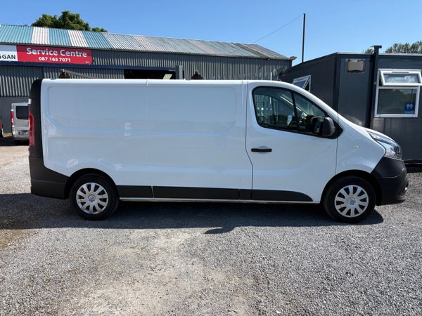 2021 Nissan NV300 396597631