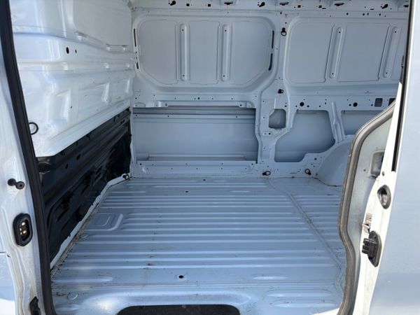 2021 Nissan NV300 396597633