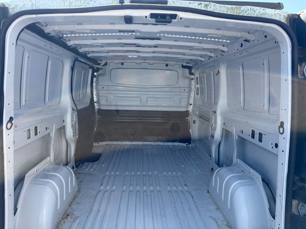 2021 Nissan NV300 396597634