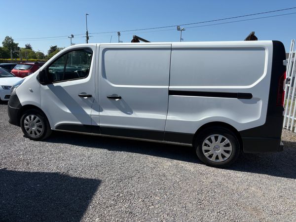 2021 Nissan NV300 396597637