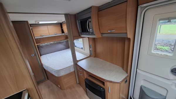 Swift Challenger Fixed Bed Caravan 396640161