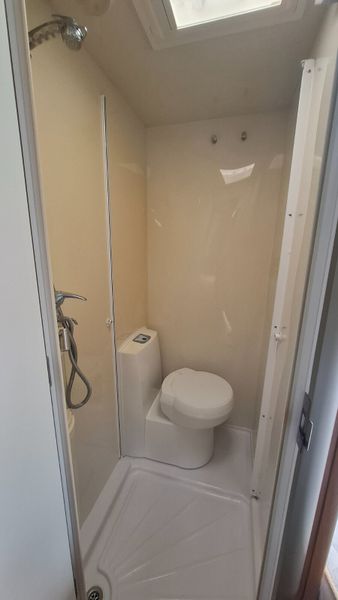 Swift Challenger Fixed Bed Caravan 396640163