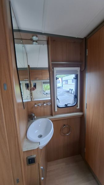 Swift Challenger Fixed Bed Caravan 396640165