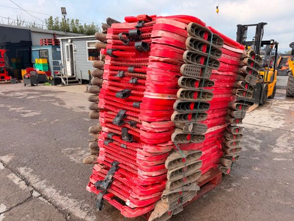 37 OF   CROWD CONTROL / PEDESTRIAN BARRIERS 396646203