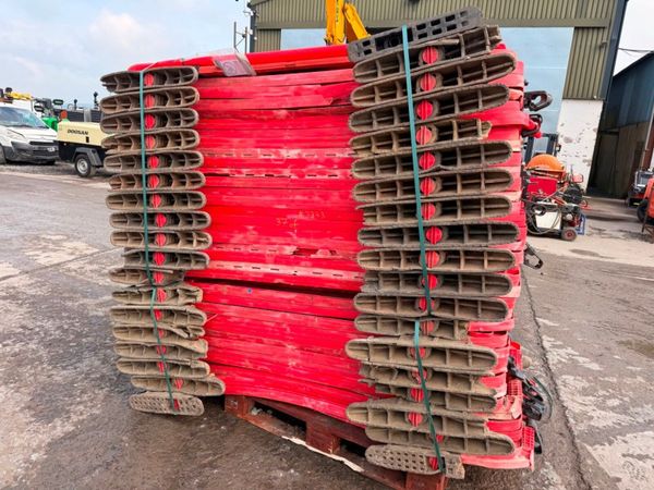 37 OF   CROWD CONTROL / PEDESTRIAN BARRIERS 396646225