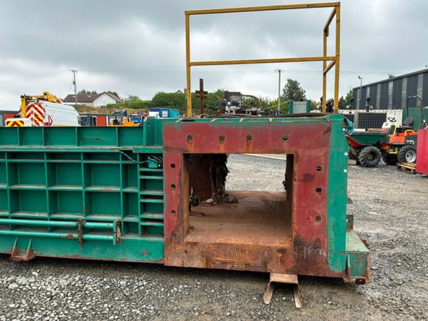 Horizontal waste recycling compactor / baler...... 396646953
