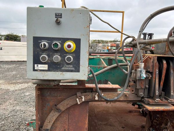 Horizontal waste recycling compactor / baler...... 396646964