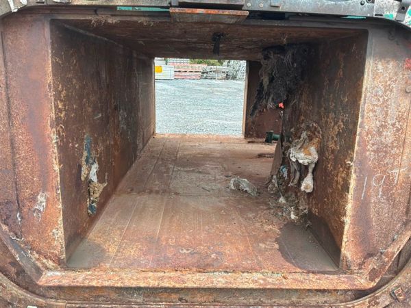 Horizontal waste recycling compactor / baler...... 396646985