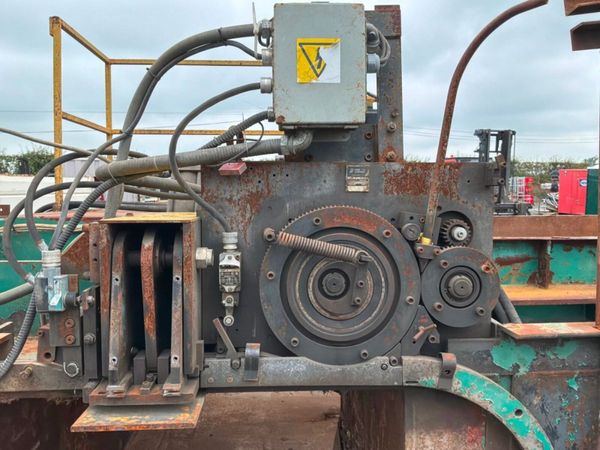 Horizontal waste recycling compactor / baler...... 396647004