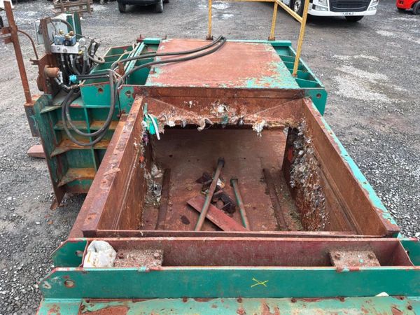 Horizontal waste recycling compactor / baler...... 396647162