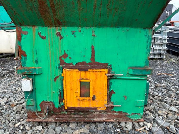 Horizontal waste recycling compactor / baler...... 396647245