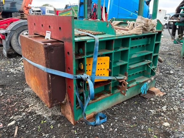 Horizontal waste recycling compactor / baler...... 396647252