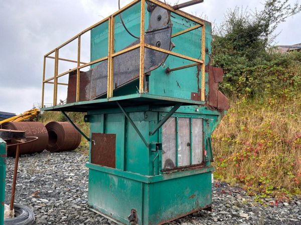 Horizontal waste recycling compactor / baler...... 396647290