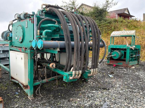 Horizontal waste recycling compactor / baler...... 396647295