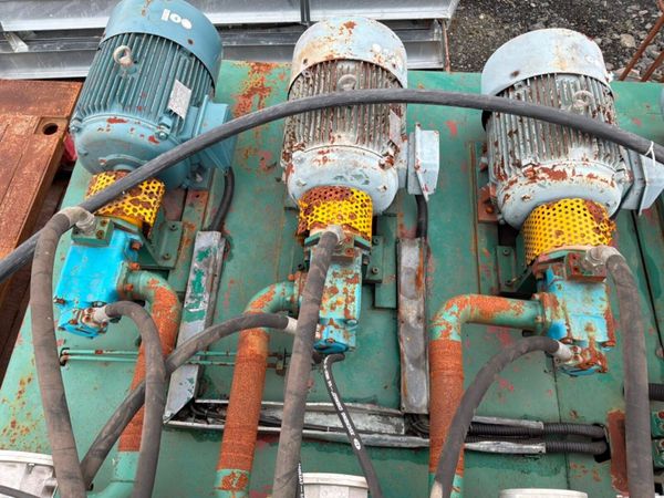 Horizontal waste recycling compactor / baler...... 396647232