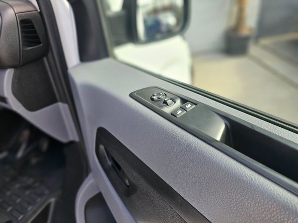 OPEL VIVARO LWB // TWIN DOORS // 2027 CVRT 396621903
