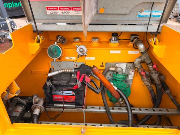 WESTERN 2,000 LITRE FUEL DIESEL BOWSER...796T 396638530