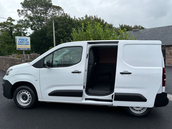Fiat Doblo Tecnico Plus High Spec only 39000km 396724516