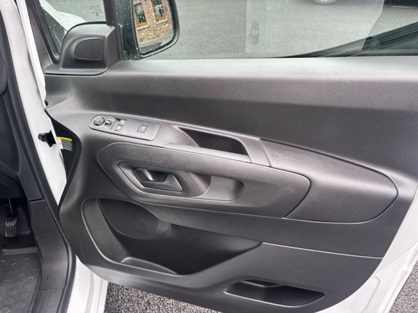 Fiat Doblo Tecnico Plus High Spec only 39000km 396724723